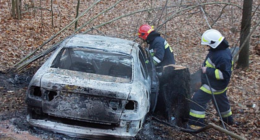 Seat który 10 dni temu wylądował w rowie, dziś doszczętnie spłonął