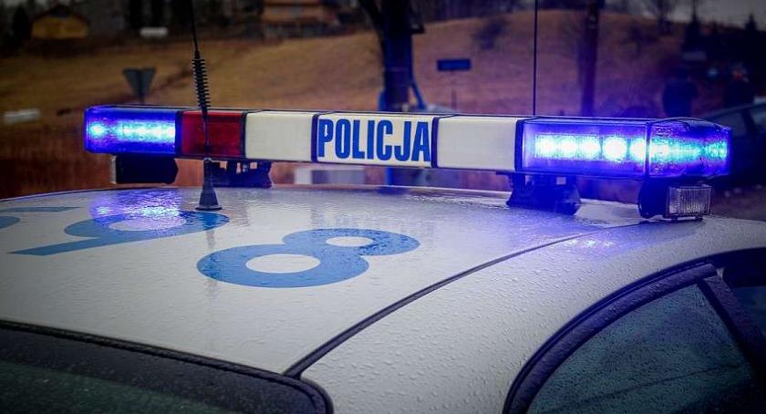 Próbowali wyłudzić pieniądze od  80-letniej mieszkanki Jeleniej Góry.