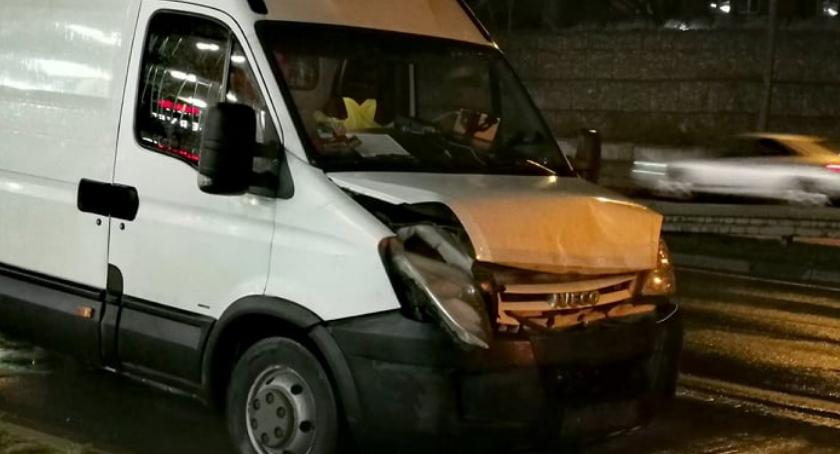 Bus wjechał w tył osobówki