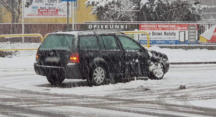 Trudne warunki na drogach. Zderzenie na Zabobrzu