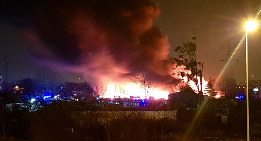 Gigantyczny pożar we Wrocławiu. Płonie sortownia odpadów.