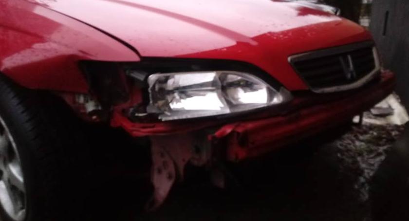 Wpadł na barierki i odjechał z miejsca zdarzenia. Ale nie po to by uciec.