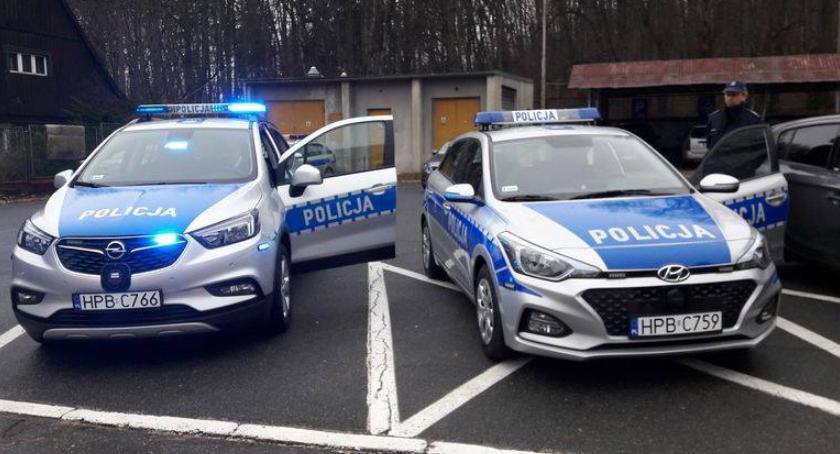 Jelenia Góra - dwa nowe radiowozy dla policji