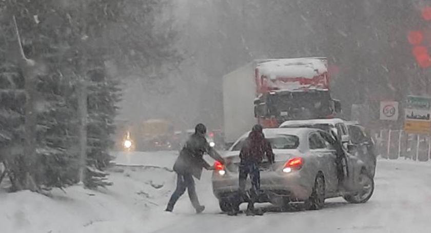 Atak zimy - sparaliżowany ruch na drogach! Włącz Zello