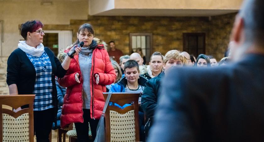 W Piechowicach wciąż nie ma decyzji w sprawie szkół. Zagłosuj w sondzie.