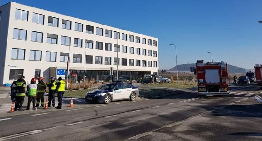 Bomba w Urzędzie Skarbowym? Saperzy sprawdzają budynek.