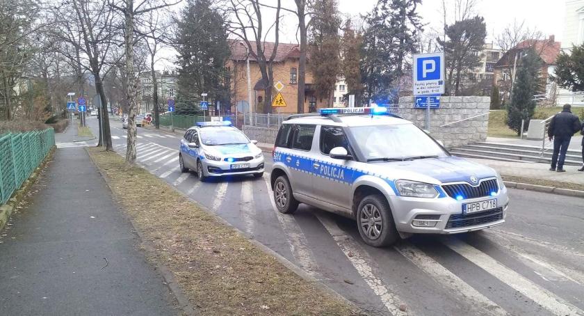Z maczetą chciał wejść do budynku sądu