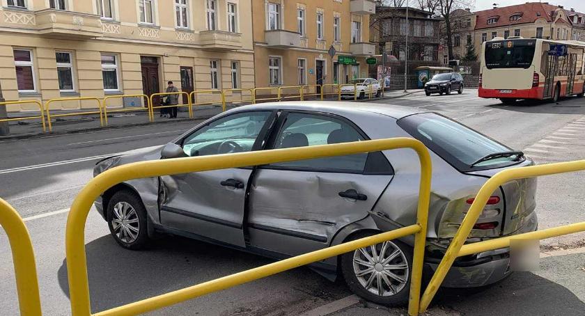Kolizja na Wolności. Ciężarowy DAF uderzył w Fiata