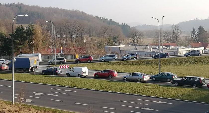 Armagedon na drodze do Maciejowej. Kierowcy stoją w korkach