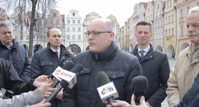 K.Mróz - Apeluje do Jerzego Łużniaka i Marcina Zawiły, aby zrezygnowali ze swoich wynagrodzeń!