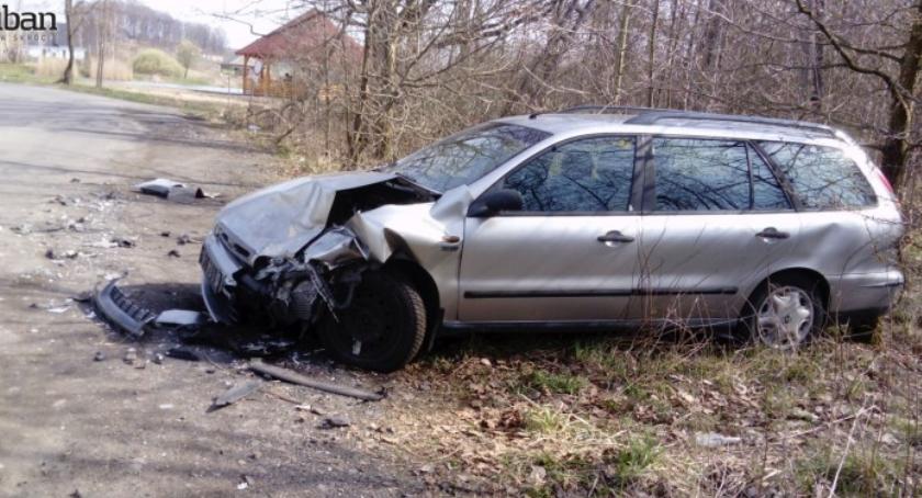 Rozbili auto i uciekli