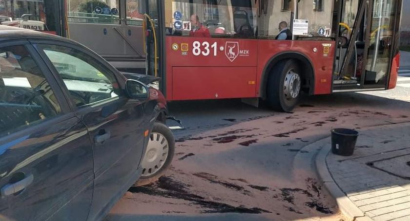 Kolizja z autobusem MZK