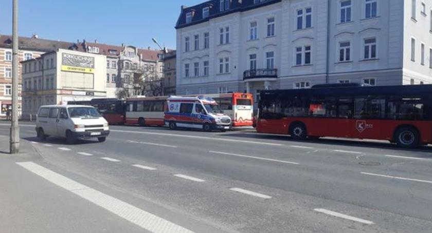 Zderzenie autobusów MZK. 18-letnia pasażerka w szpitalu