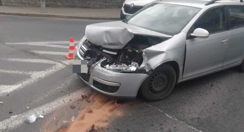 Zderzenie przed przejściem dla pieszych