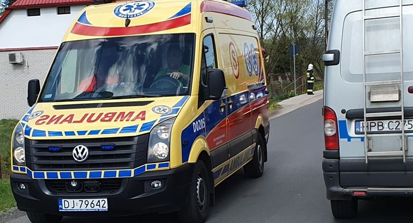 Potrącenie rowerzysty w Łomnicy Sprawca oddalił się z miejsca zdarzenia