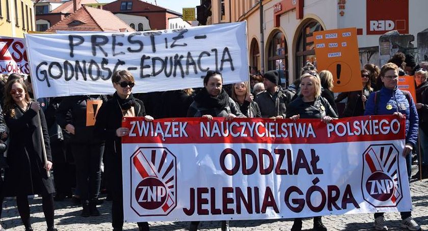 Strajk nauczycieli zawieszony