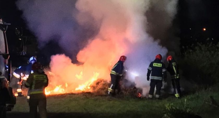 Spłonęła przyczepa z sianem