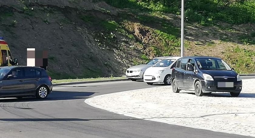 Potrącenie rowerzystki na obwodnicy Maciejowej