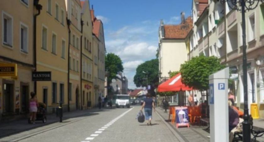 Tragedia w Bolesławcu. 44-latek wyskoczył z okna kamienicy.