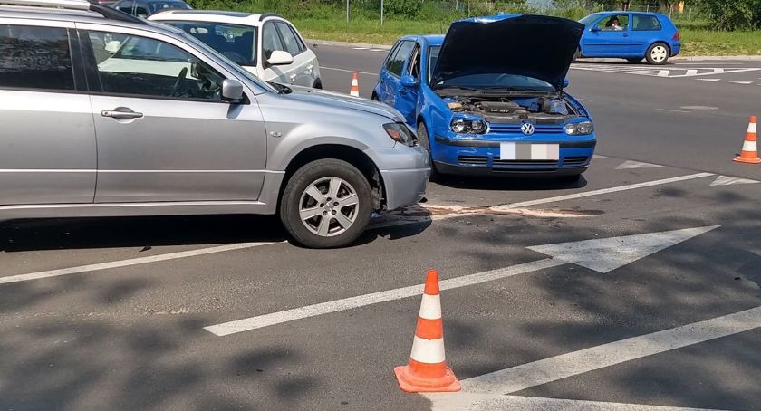 Zderzenie trzech samochodów na Ogińskiego
