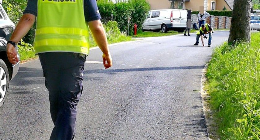 Nastolatek potrącony przez samochód w Mysłakowicach