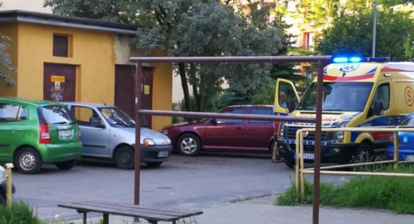 Makabryczne odkrycie na ulicy Karłowicza. Zwłoki w zaparkowanym aucie.