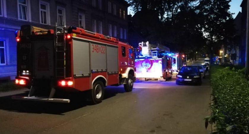 Dym w mieszkaniu. Interweniowała straż.