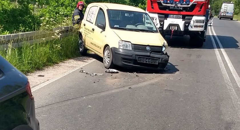Zderzenie dwóch aut na ulicy Sudeckiej