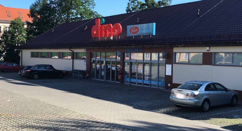Napad na Dino w Jeleniej Górze. Sprawca poszukiwany