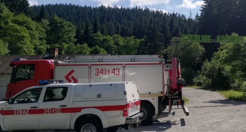 Ktoś rozlał śmierdzącą substancję na parkingu w Kowarach