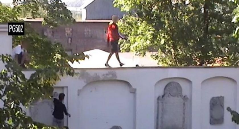 Idiotyczna zabawa w Parku Garnizonowym