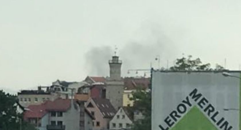 Czarny dym nad ulicą 1-go Maja
