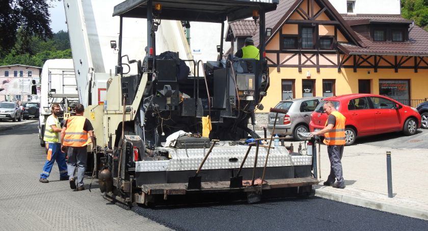 W Szklarskiej Porębie trwa remont głównej drogi