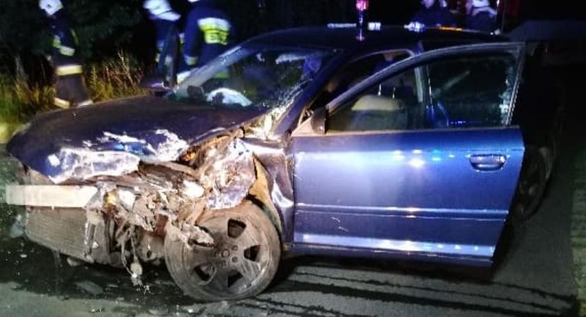 Zderzenie Audi i Fiata Punto. Jedna osoba zakleszczona