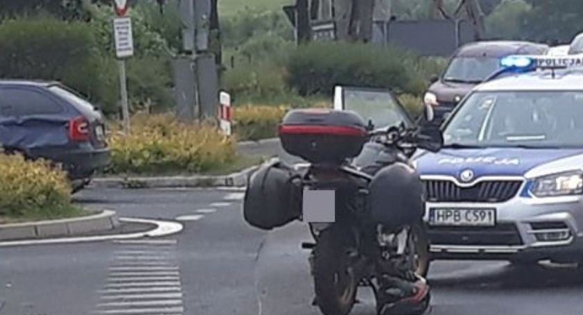 Kobieta ranna w zderzeniu motocykla z autem osobowym w Kowarach