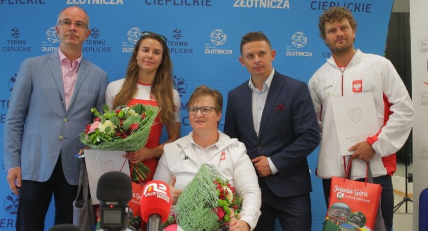 Lucyna Kornobys, Zofia Tuła i Tomasz Czaplicki z nagrodami od prezydenta