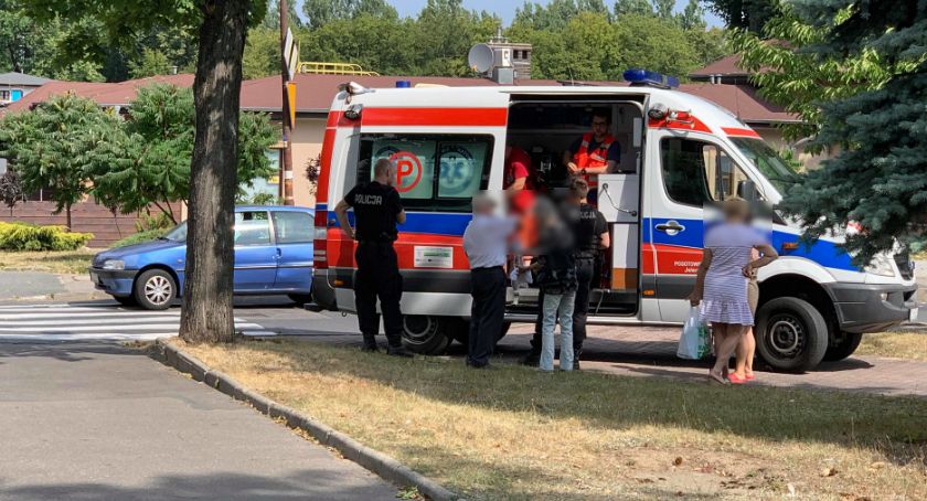 Kobieta potrącona na pasach. Została zabrana do szpitala