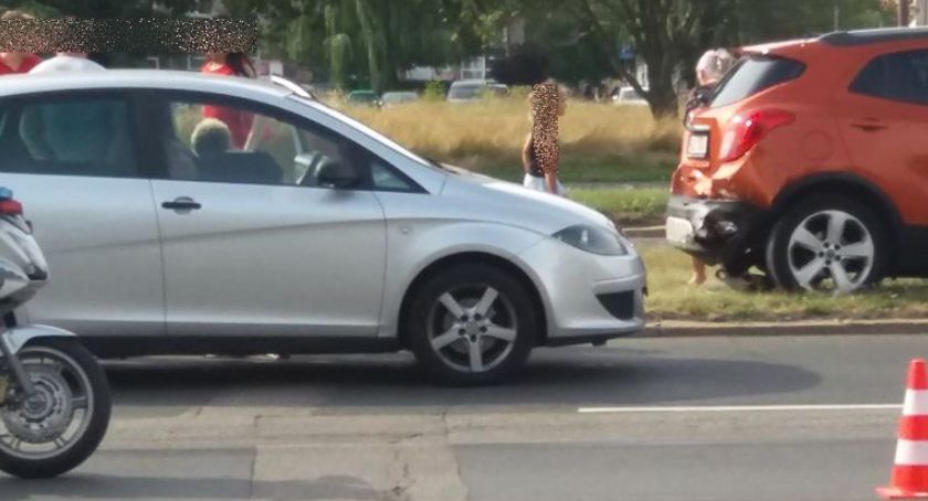 Zderzenie trzech aut w Alei Jana Pawła