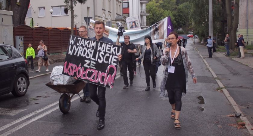 Protest obrońców praw zwierząt (VIDEO)