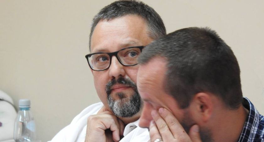 Szklarska Poręba : Kuriozalna pomyłka radnego podczas głosowania na sesji (video)