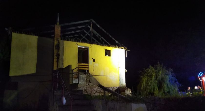 Lampion szczęścia przyczyną tragedii. Rodzina bez dachu nad głową