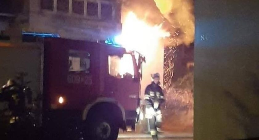 Zwęglone ciało mężczyzny w spalonym pustostanie