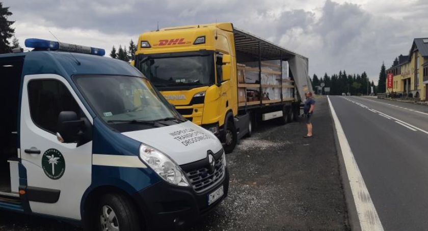 Kierowca TiRa nie zabezpieczył ładunku