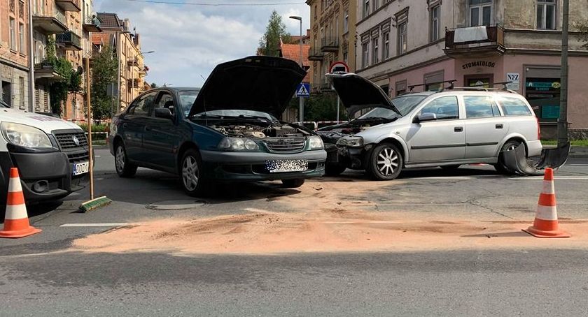 Jedna osoba w szpitalu po zderzeniu na ulicy Wolności