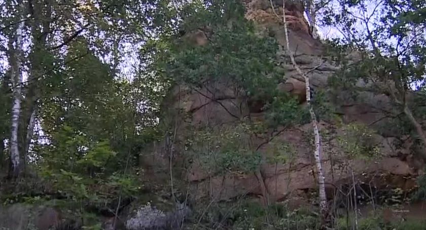 Nastolatka spadła ze skały. Ma pękniętą czaszkę i złamaną rękę