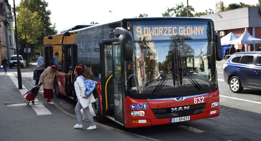 Do Jeleniej Góry z przesiadką?  Władze Piechowic zadecydują