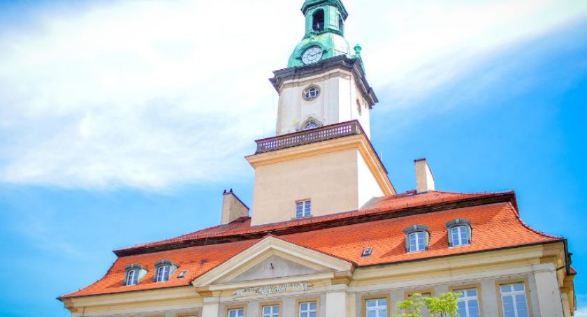 MKS MOS Karkonosze nie przystąpi do nowego sezonu. Urząd Miasta tłumaczy.