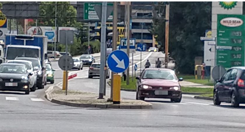 Kierowca jakby nigdy nic jechał pod prąd