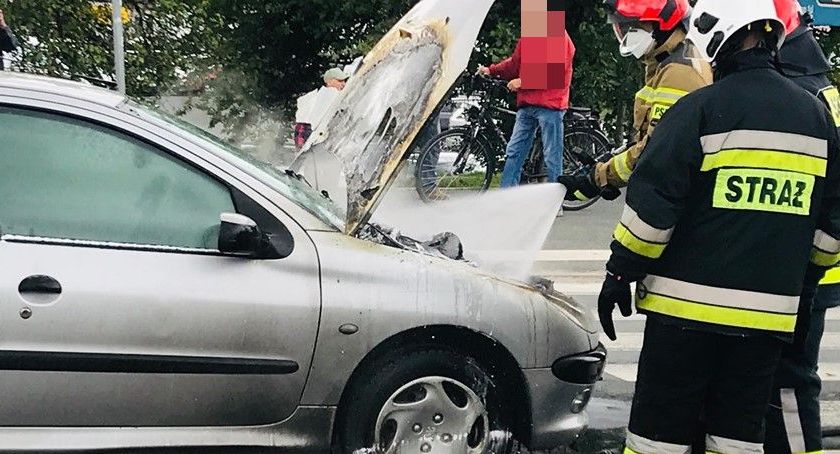 Przy rondzie Różyckiego zapalił się samochód