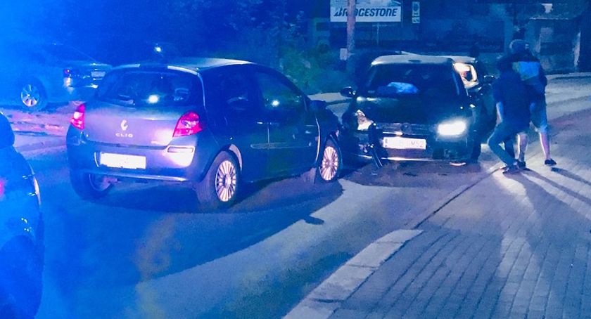 Zamiast na drogę patrzył w telefon ? Zderzenie trzech aut na Sobieskiego.